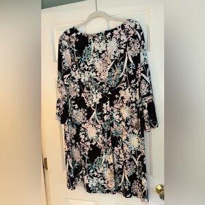 NWOT Tommy Hilfiger Bell Sleeve Floral Shift Print Dress.  Sz. 16.
